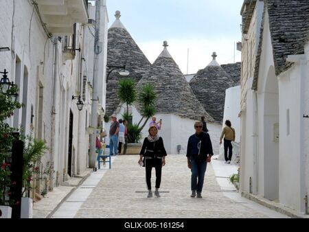 Alberobellói utca - Trullók - Olaszország-stock-foto