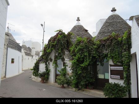Alberobellói új trullók - Olaszország-stock-foto