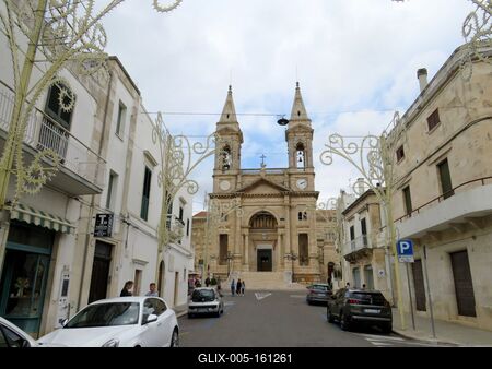 Alberobello - Bazilika - Olaszország-stock-foto