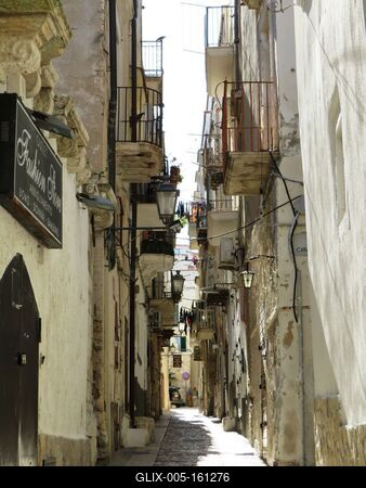 Gargano-félsziget - Viestei utca - Olaszország-stock-foto