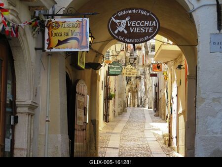 Viestei utca - Gargano-félsziget - Olaszország-stock-foto