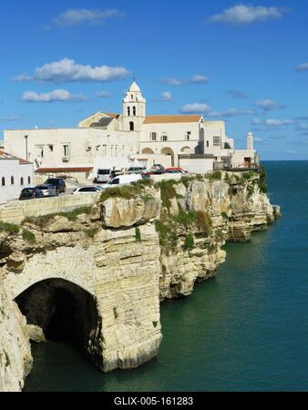 Az Adriai-tenger a Gargano-félsziget lábánál - Olaszország-stock-foto