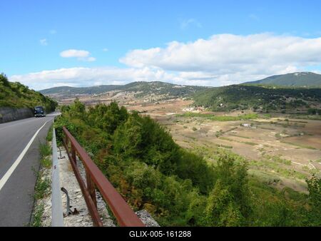 Völgy a Gargano-félszigeten - Olaszország-stock-foto
