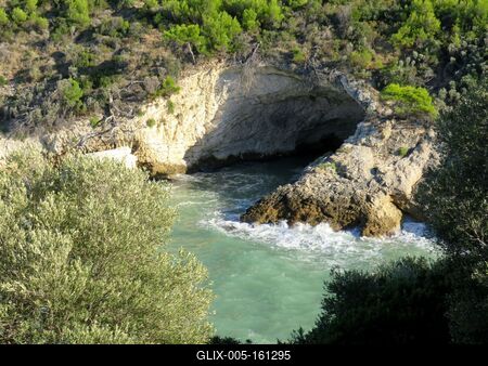 Tengeri barlang - Gargano-félsziget - Olaszország-stock-foto