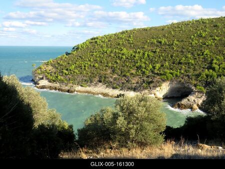 Tengeri barlang - Gargano-félsziget -Olaszország-stock-foto
