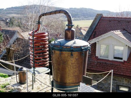 Levendula lepárló berendezés Tihanyban-stock-foto