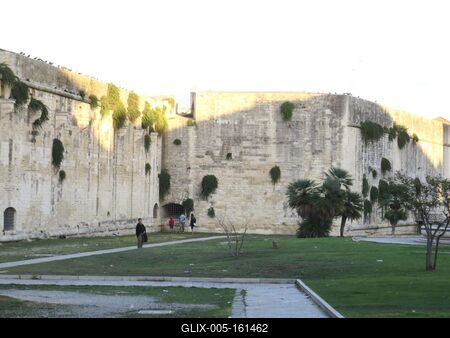 Lecce - Várfal - Olaszország-stock-foto