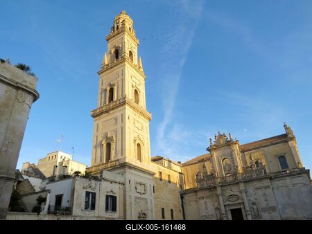 Lecce - Katdrális és harangrorony - Olaszország-stock-foto