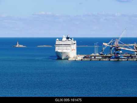 Komphajó Brindisi kikötõjében - Olaszország-stock-foto