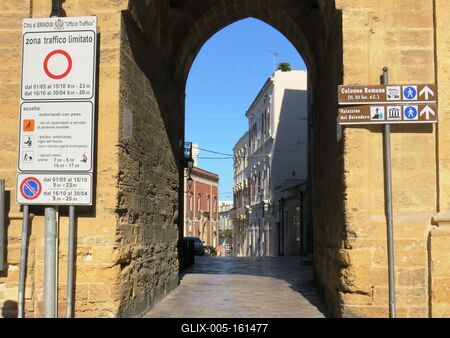 Óvárosi városkapu - Brindisi - Olaszország-stock-foto