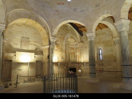 Brindisi híres román stílusú temploma - Olaszország-stock-foto