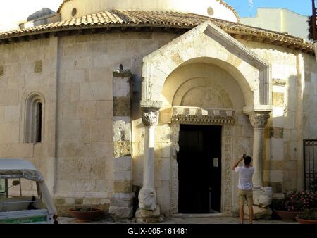 Brindisi híres román stílusú temploma - Olaszország-stock-foto