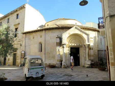 Brindisi híres román stílusú temploma - Olaszország-stock-foto