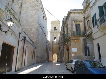 Brindisi óvárosi utcája - Olaszország-stock-foto