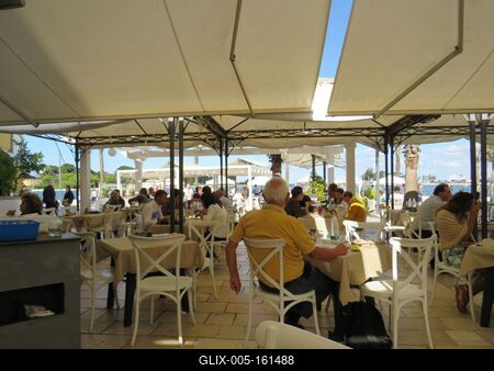 Tengerparti étterem Brindisiben -Olaszország-stock-foto