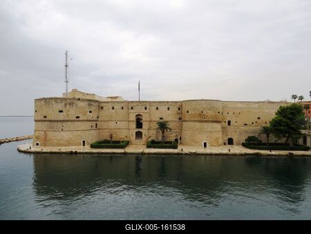 Taranto - Aragóniai erõd - Olaszország-stock-foto