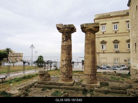 Taranto - Dór templom - Olaszorszhág-stock-foto
