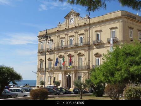 Taranto - Városháza - Olaszország-stock-foto