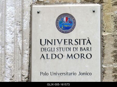 Taranto - Aldo Moro egyetem - Névtábla-stock-foto