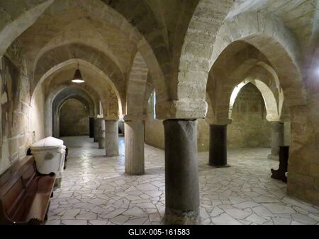 A tarantói San Cataldo katedrális román stílusú altemploma-stock-foto