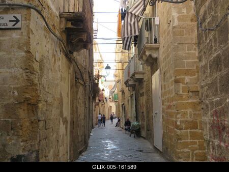 Taranto - Óvárosi utca - Olaszország-stock-foto