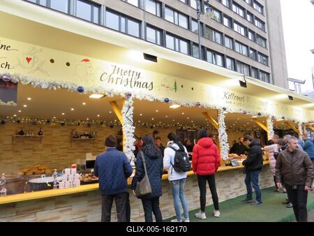 Adventi vásár a Szent István bazilika elõtt - Budapest-stock-foto