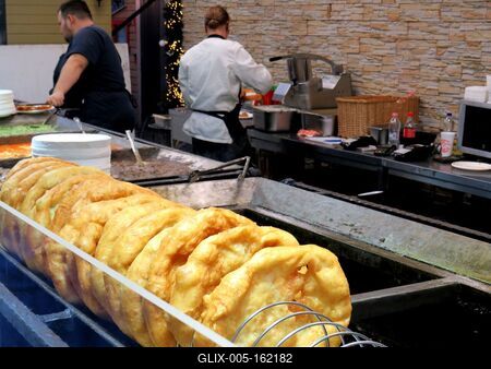 Lángos a Vörösmarty téri téli vásáron-stock-foto
