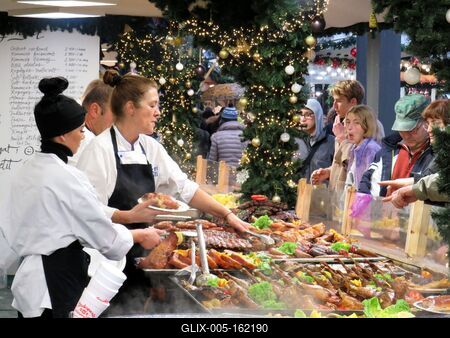 Finom falatok a Vörösmarty téri téli vásáron-stock-foto