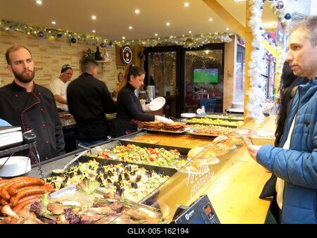 Budapesti adventi vásár a Bazilika elõtt-stock-foto