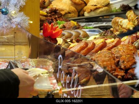 Ételes pult az adventi vásáron - Budapest-stock-foto