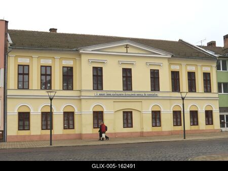 Balassagyarmat - Katolikus iskola-stock-foto