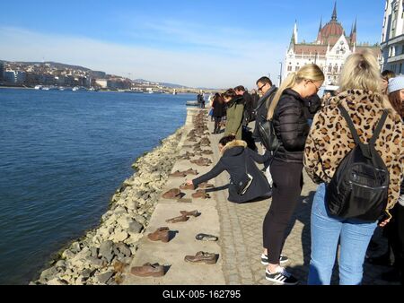 Cipõk a Dunaparton - Holokauszt emlékmû - Budapest-stock-foto
