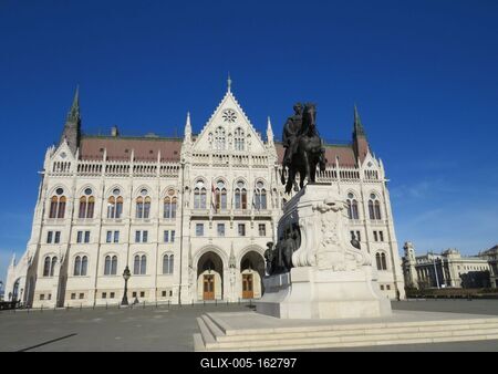 Gróf Andrássy Gyula lovasszobra Budapesten-stock-foto