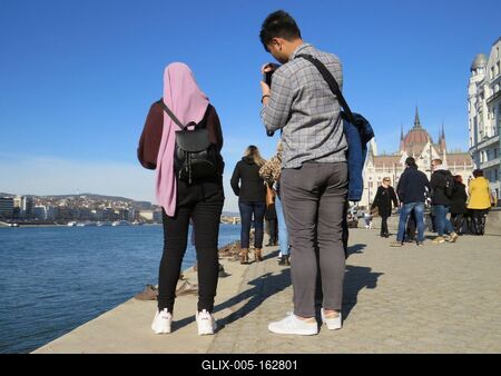 Holokauszt emlékmû - Cipõk a Dunaparton - Budapest-stock-foto
