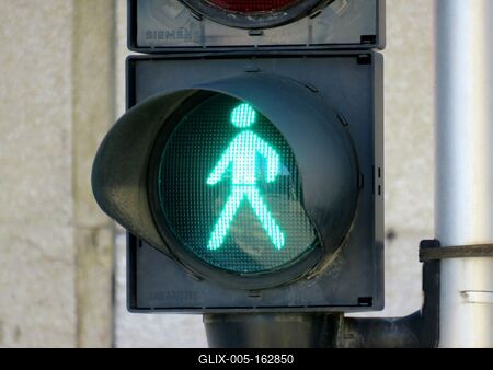 Gyalogos zöld lámpa - Budapest-stock-foto