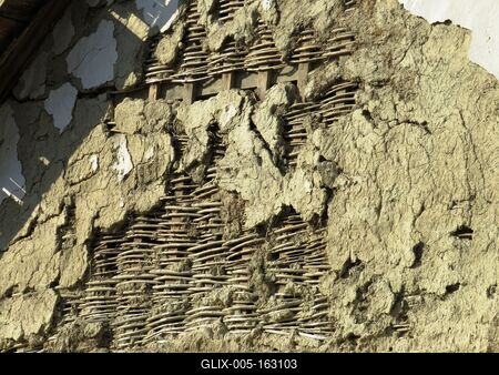 Patics - Vesszõbõl font fal - Madocsai parasztház-stock-foto