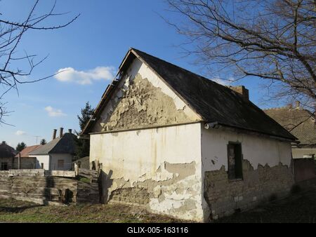 Vesszõbõl font falú parazstház - Madocsa-stock-foto