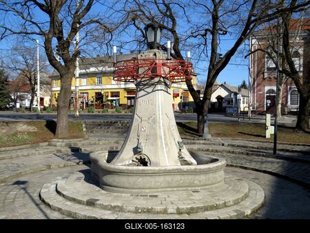 Dunaföldvár - Díszkút-stock-foto