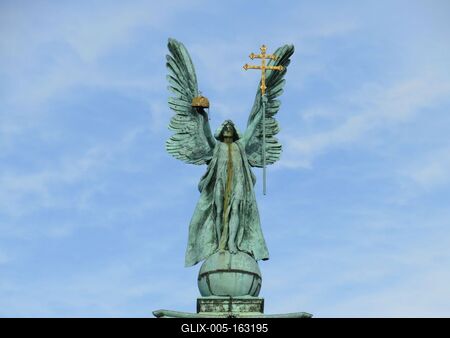 Gábriel arkangyal -Hõsök tere - Millenniumi emlékmû-stock-foto