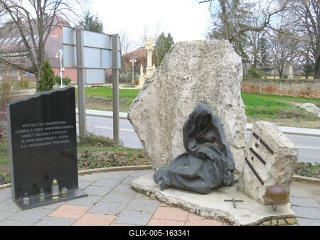 Tamási - Memorial to the deported Jews in WWII-stock-foto