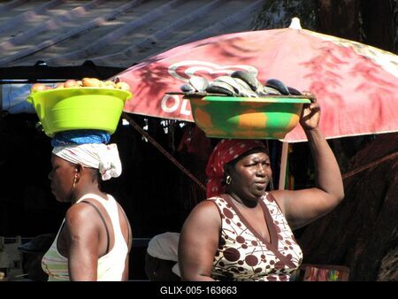 Cape Verde - Fruit vendors - Sucupira Market - Praia-stock-foto