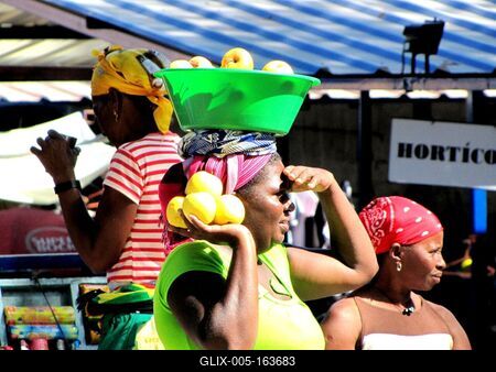 Cape Verde - Market - African Apple vendor-stock-foto