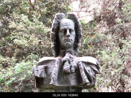 Cluj-Napoca (Kolozsvár), 8 May 2017Statue of Dimitrie or Demetrius Cantemir also known by other spellings, was a Moldavian soldier, statesman, and man of letters. Dimitrie Cantemir, II. Demeter Moldva fejedelme, román író, filozófus, földrajztudós, történész, nyelvész, politikus smellszobra a Babes-Bolyai egyetem bölcsészettudományi karának udvarán. A szobor Eugen Gocan 1938-ból származó alkotása.-stock-foto