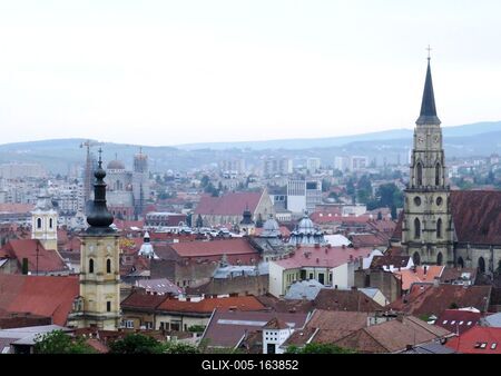 Cluj-Napoca (Kolozsvár), 12 May 2017Cluj-Napoca's view with the St. Michael's Church on the right.Kolozsvár látképe a Szent Mihály templommal jobbra.-stock-foto