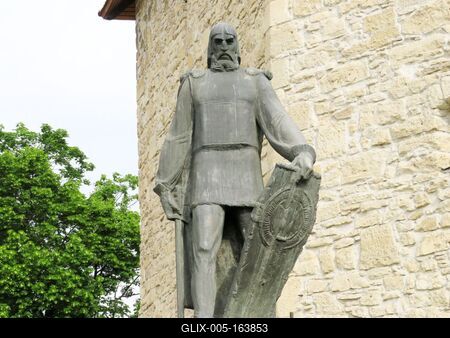 Cluj-Napoca (Kolozsvár), 9 May 2017Statue of the serb soldier, figther against the Turcs, Baba Novac at the Medieval Szabók bastion.Baba Novac (1530-1601), a törökök ellen harcoló szerb hajdú, zsoldos szobra a Szabók bástyájánál.-stock-foto