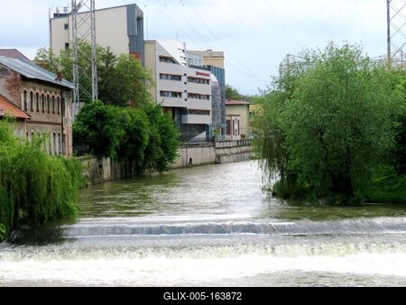 Cluj-Napoca (Kolozsvár), 8 May 2017The Somes river.A Szamos.-stock-foto