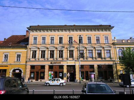 Cluj-Napoca (Kolozsvár), 9 May 2017The Hungarian Consulate General and OTP Bank Building in the Main Square (Unirii Square).A magyar fõkonzulátus és az OTP Bank épülete a Fõtéren (Unirii tér).-stock-foto