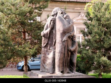Târgu Mureº (Marosvásárhely), 10 May 2017Statue to the memory of Holocaust.Holokauszt emlékszobor. Izsák Márton alkotása 2003-ból.-stock-foto
