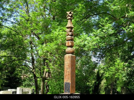 Târgu Mureº (Marosvásárhely), 10 May 2017The grave of hungarian mathematician and military engineer Bolyai János in the calvinist cemettery of Targu Mures.Bolyai János (1802-1860) magyar matematikus és hadmérnök síremléke a marosvásárhelyi református temetõben. Bolyai Farkas fia és egyben tanítványa volt. A magyar tudomány egyik legnagyobb alakja, az egyik leghíresebb magyar matematikus, a „geometria Kopernikusza” , az erdélyi tudományosság legkiemelkedõbb képviselõje.-stock-foto