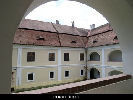 Târgu-Mureº (Marosvásárhely), 10 May 2017The Teleki Library also known as Teleki-Bolyai Library and Bibliotheca Telekiana, is a historic public library and current museum in Târgu-Mureº.A Teleki Téka (Teleki–Bolyai Könyvtár). A könyvtárat 1802-ben létesítette gróf Teleki Sámuel, Erdély kancellárja.-stock-foto